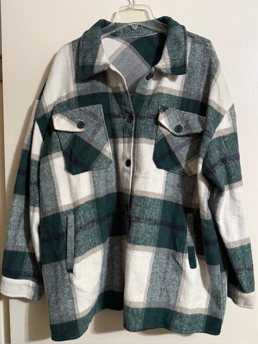 WOMEN’S GREEN & WHITE PLAID SHACKET